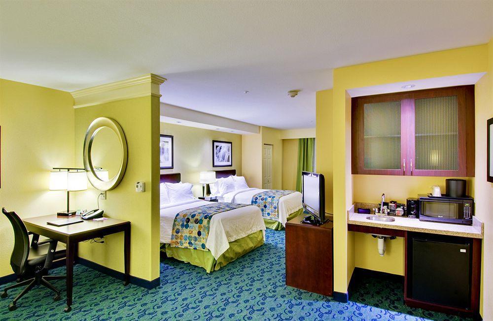 สปริงฮิลล์ สวีท โคโรนา ริเวอร์ไซด์ Hotel ภายนอก รูปภาพ