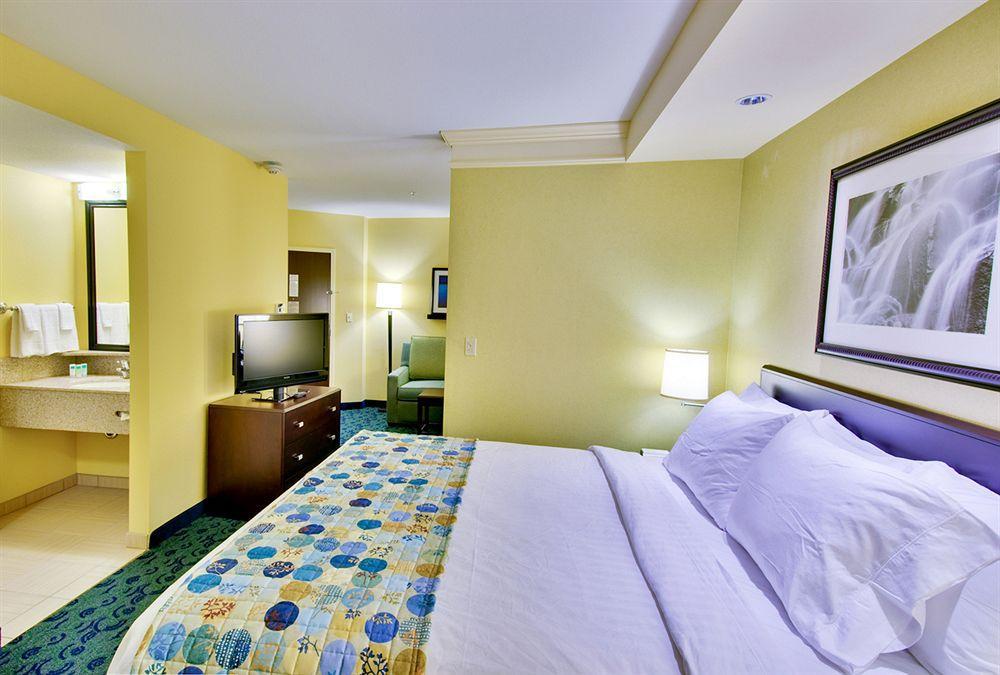 สปริงฮิลล์ สวีท โคโรนา ริเวอร์ไซด์ Hotel ภายนอก รูปภาพ