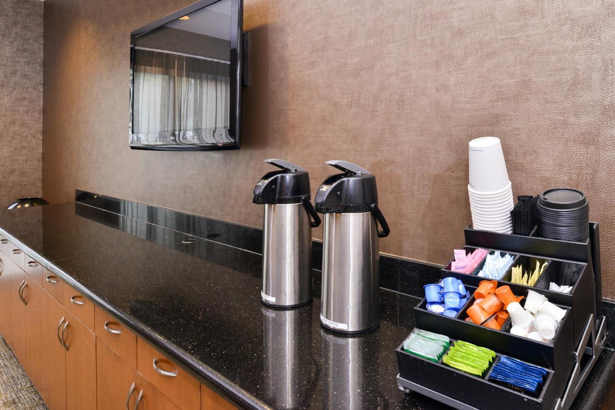 สปริงฮิลล์ สวีท โคโรนา ริเวอร์ไซด์ Hotel ภายนอก รูปภาพ