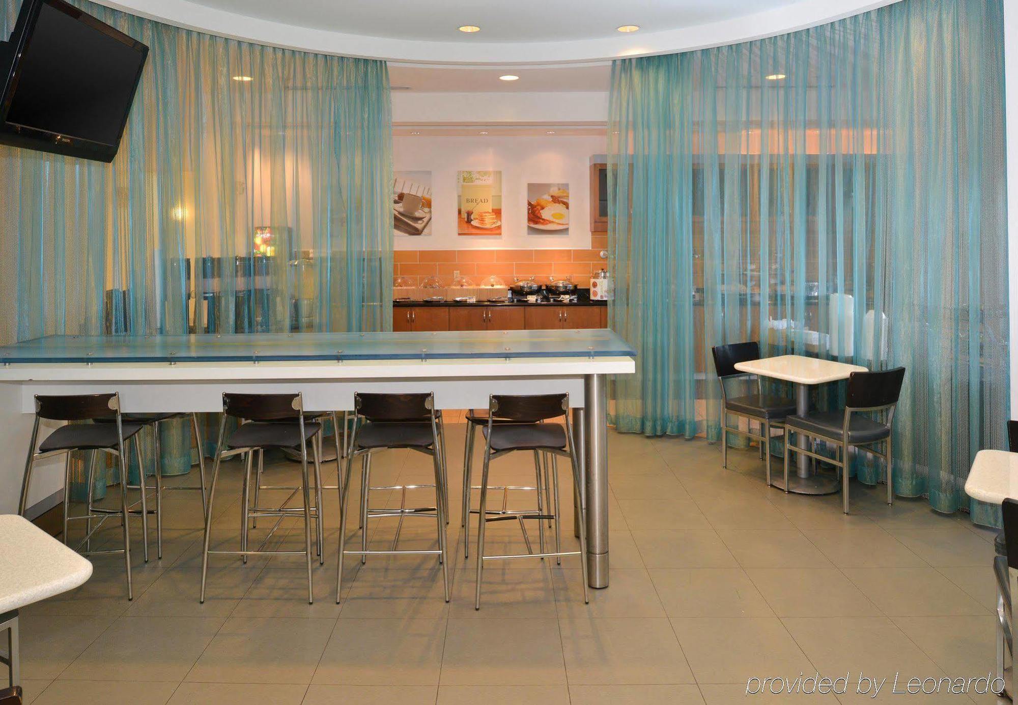 สปริงฮิลล์ สวีท โคโรนา ริเวอร์ไซด์ Hotel ภายนอก รูปภาพ