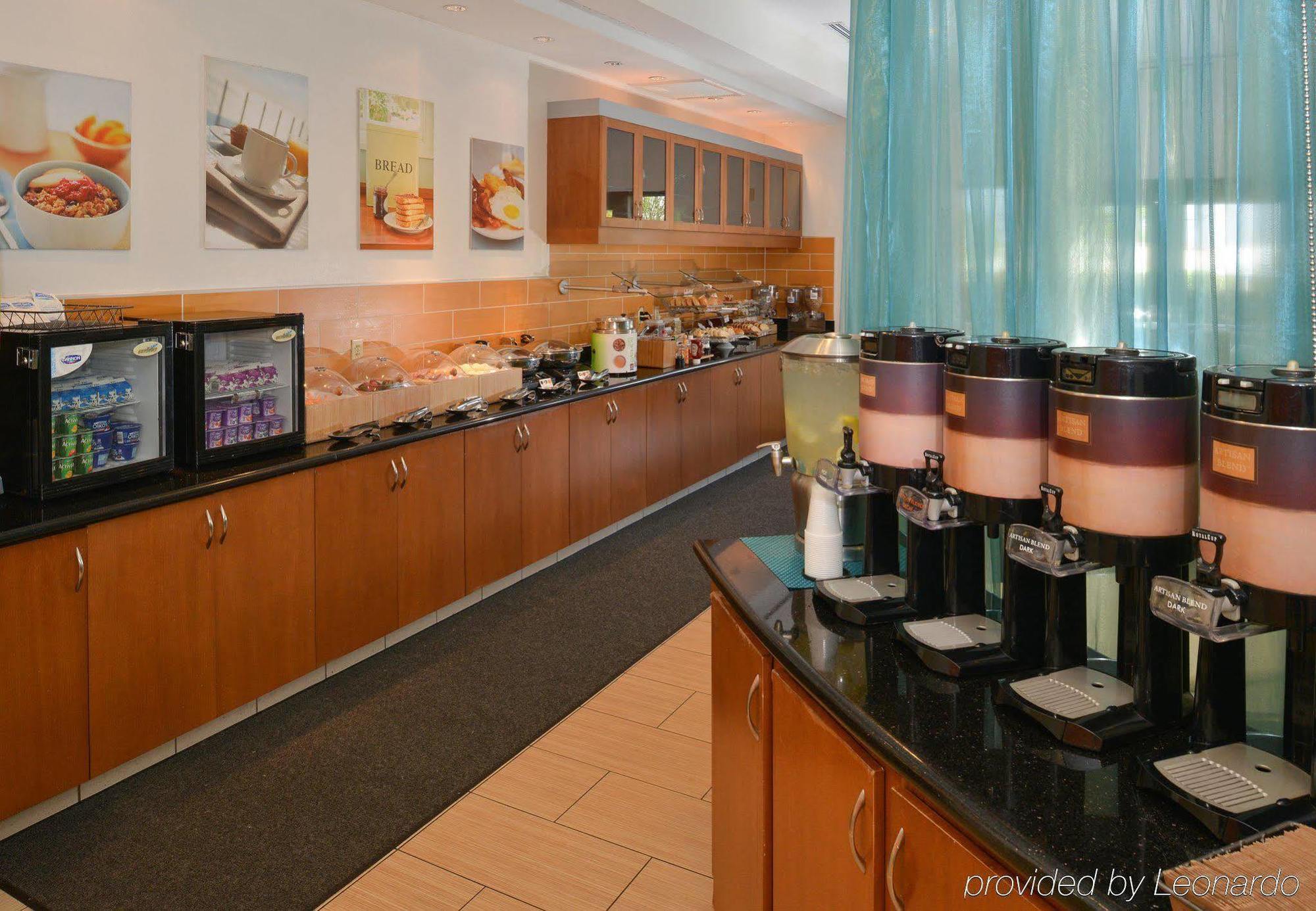 สปริงฮิลล์ สวีท โคโรนา ริเวอร์ไซด์ Hotel ภายนอก รูปภาพ